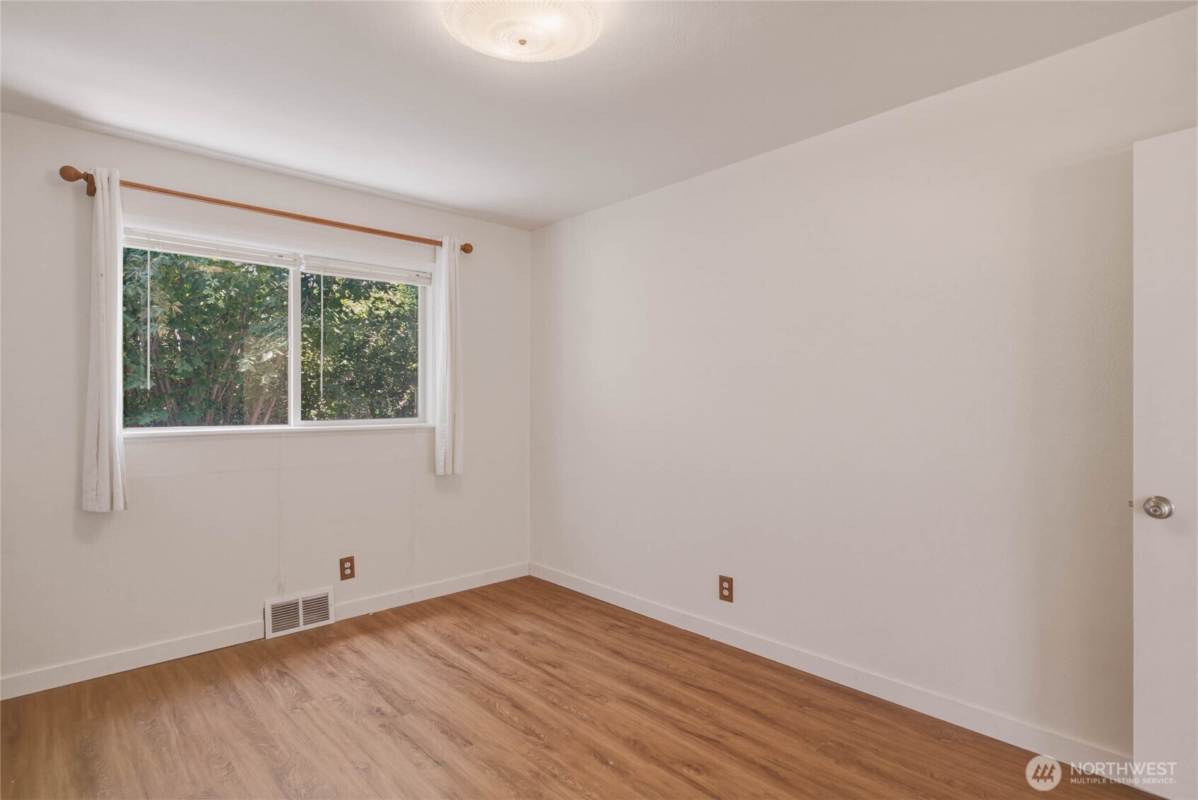 1310 Red Apple Road Property Photo 22