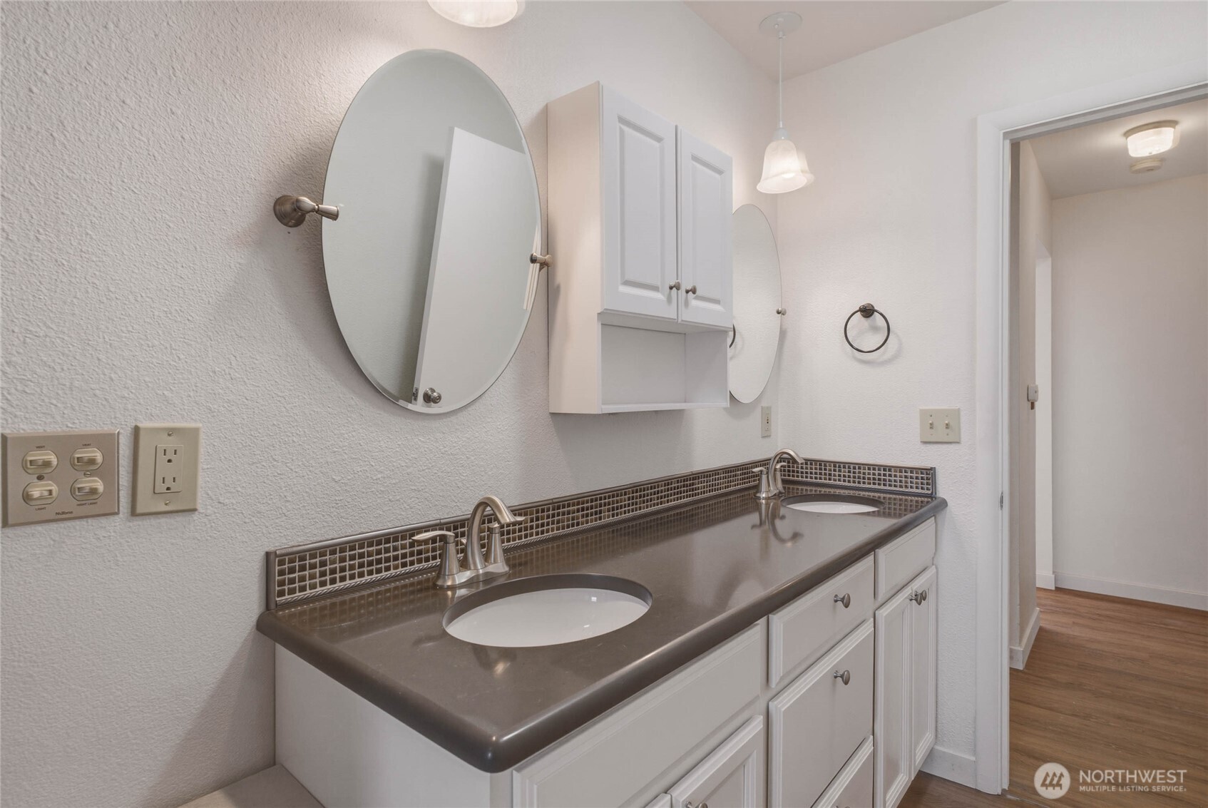 1310 Red Apple Road Property Photo 24