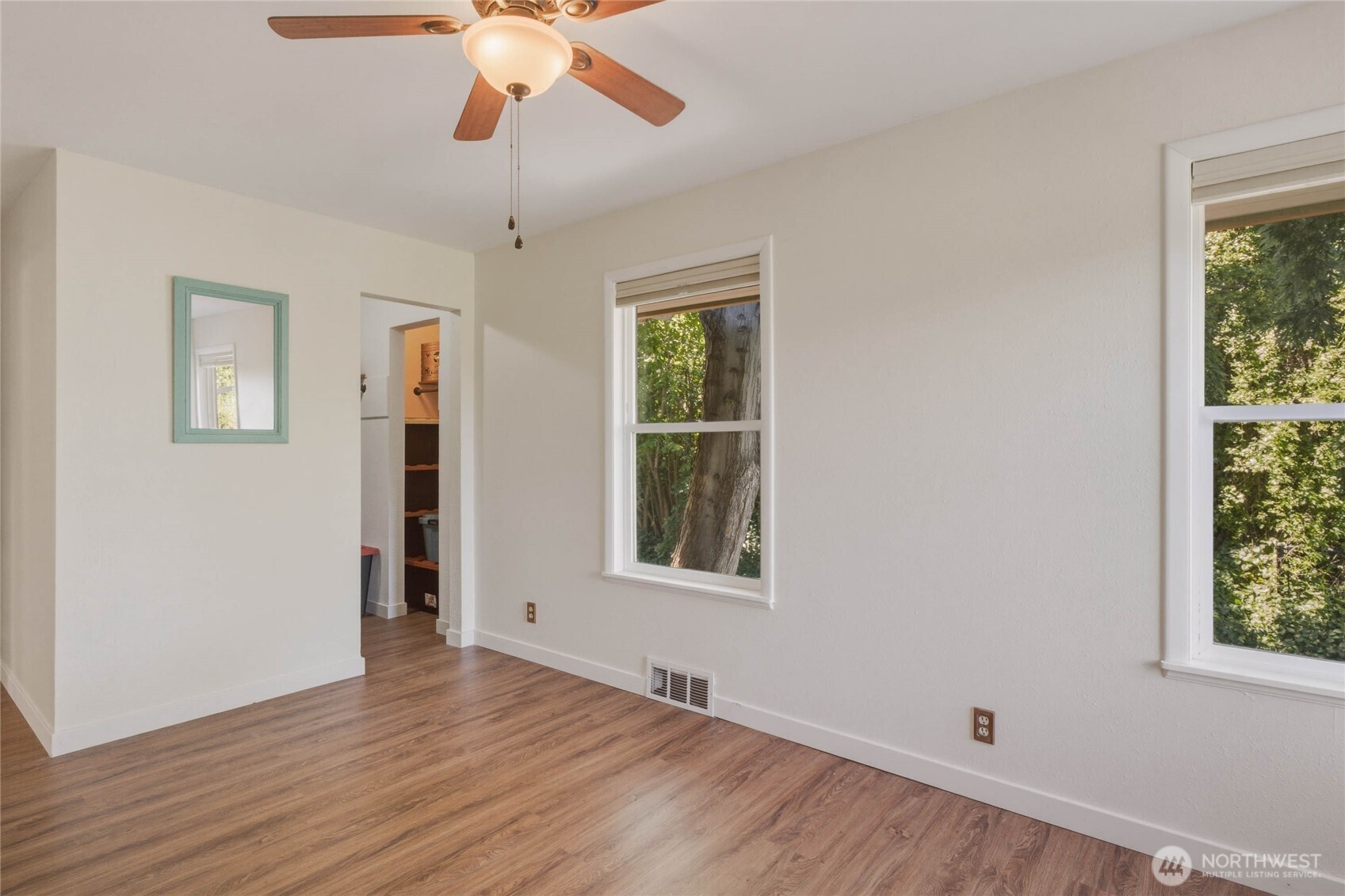 1310 Red Apple Road Property Photo 27