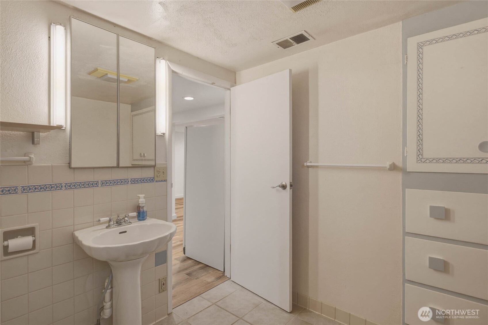 1310 Red Apple Road Property Photo 35