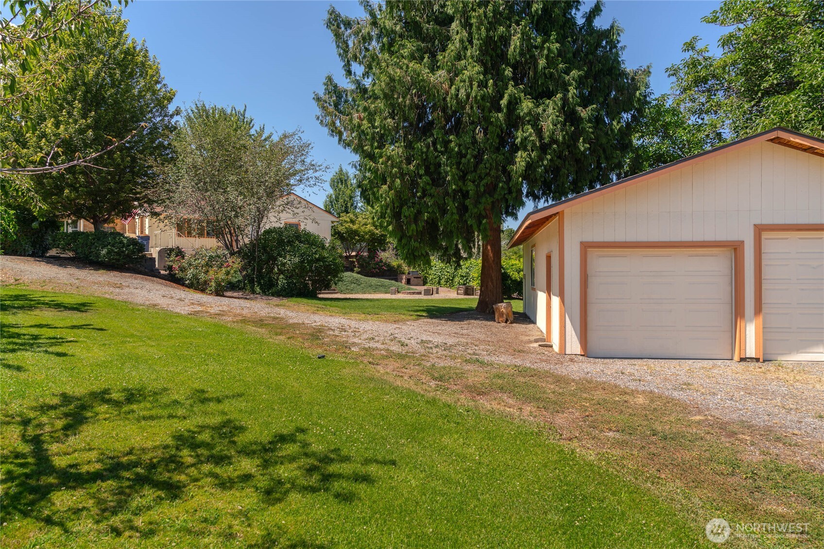 1310 Red Apple Road Property Photo 37
