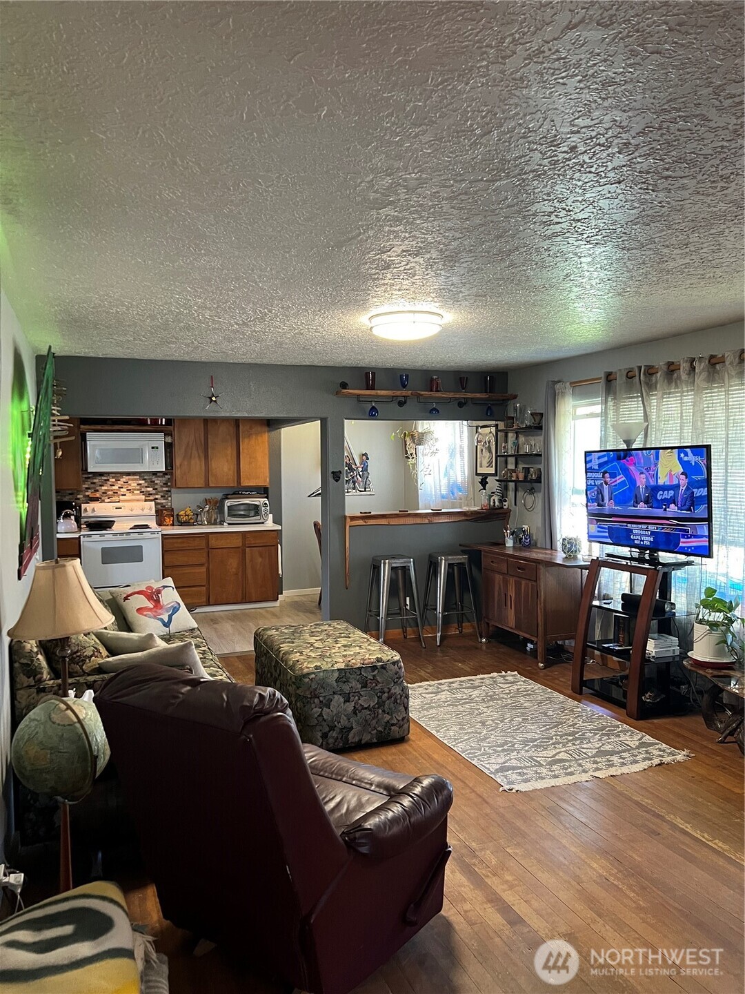27407 W Street Property Photo 4