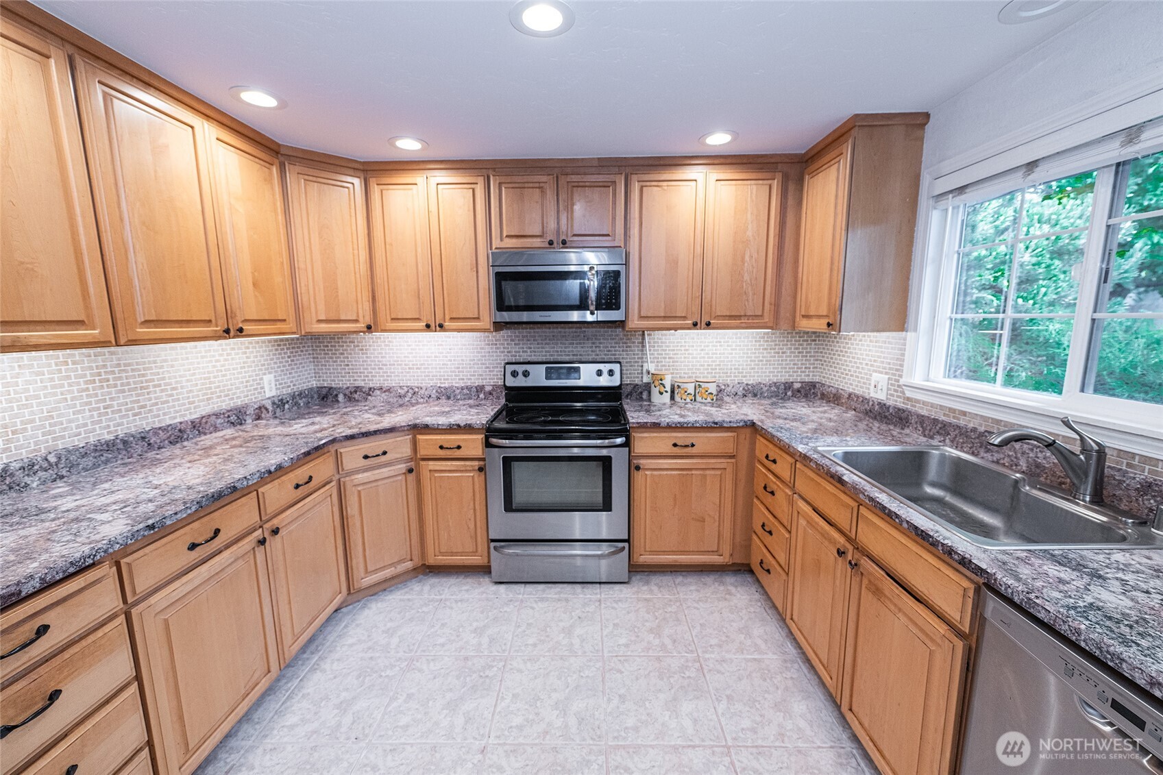 2158 Granite Drive Property Photo 8