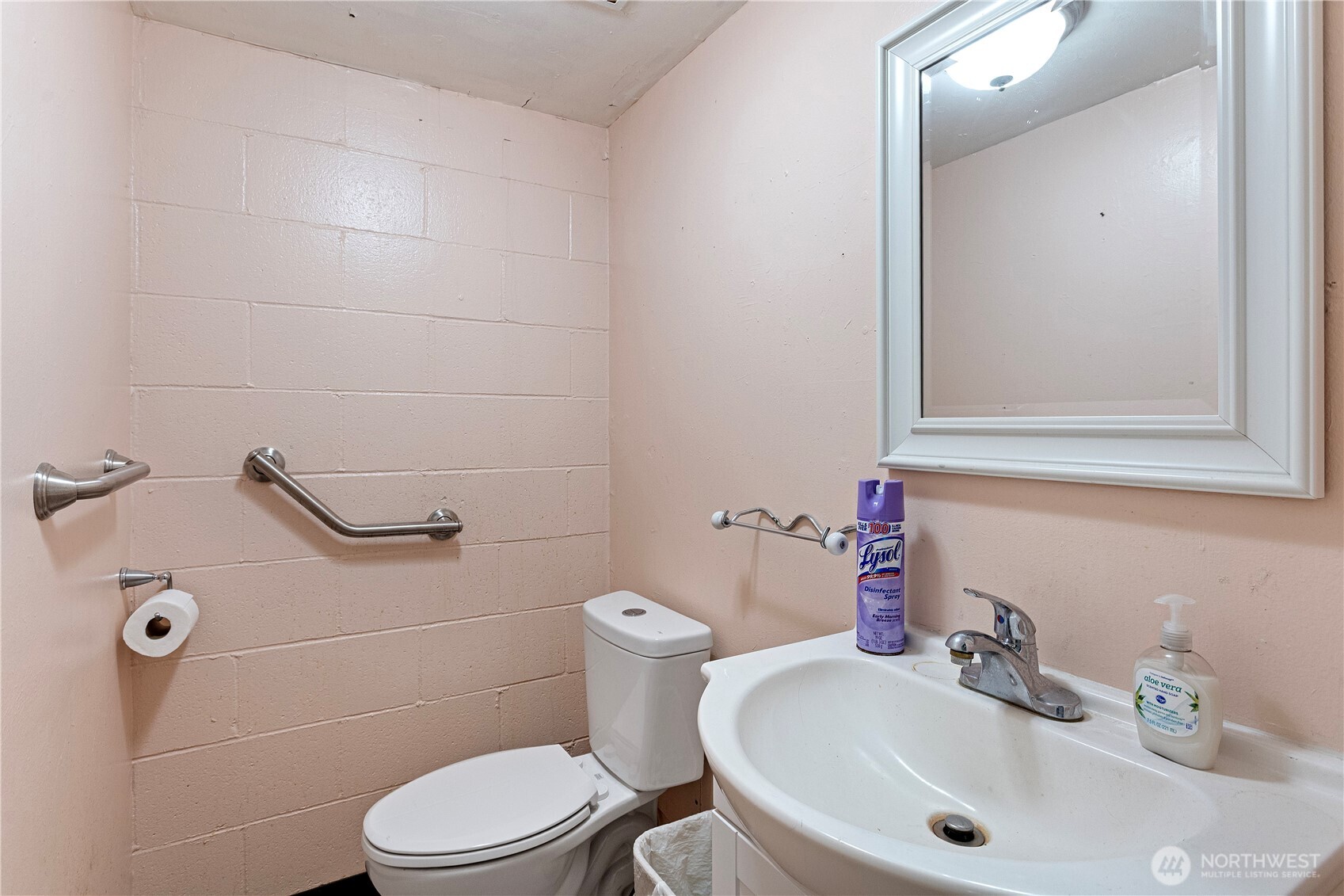 325 E Main Street Property Photo 11