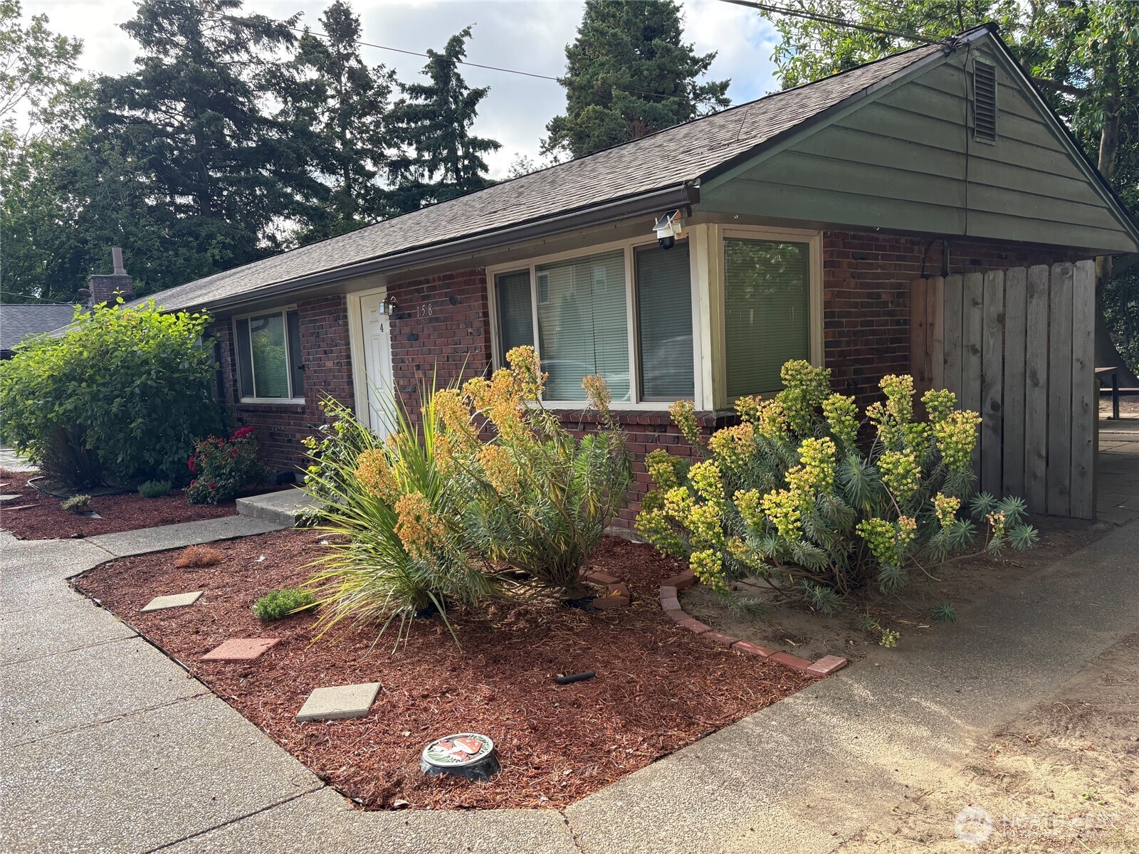158 S 152nd Street Property Photo 5