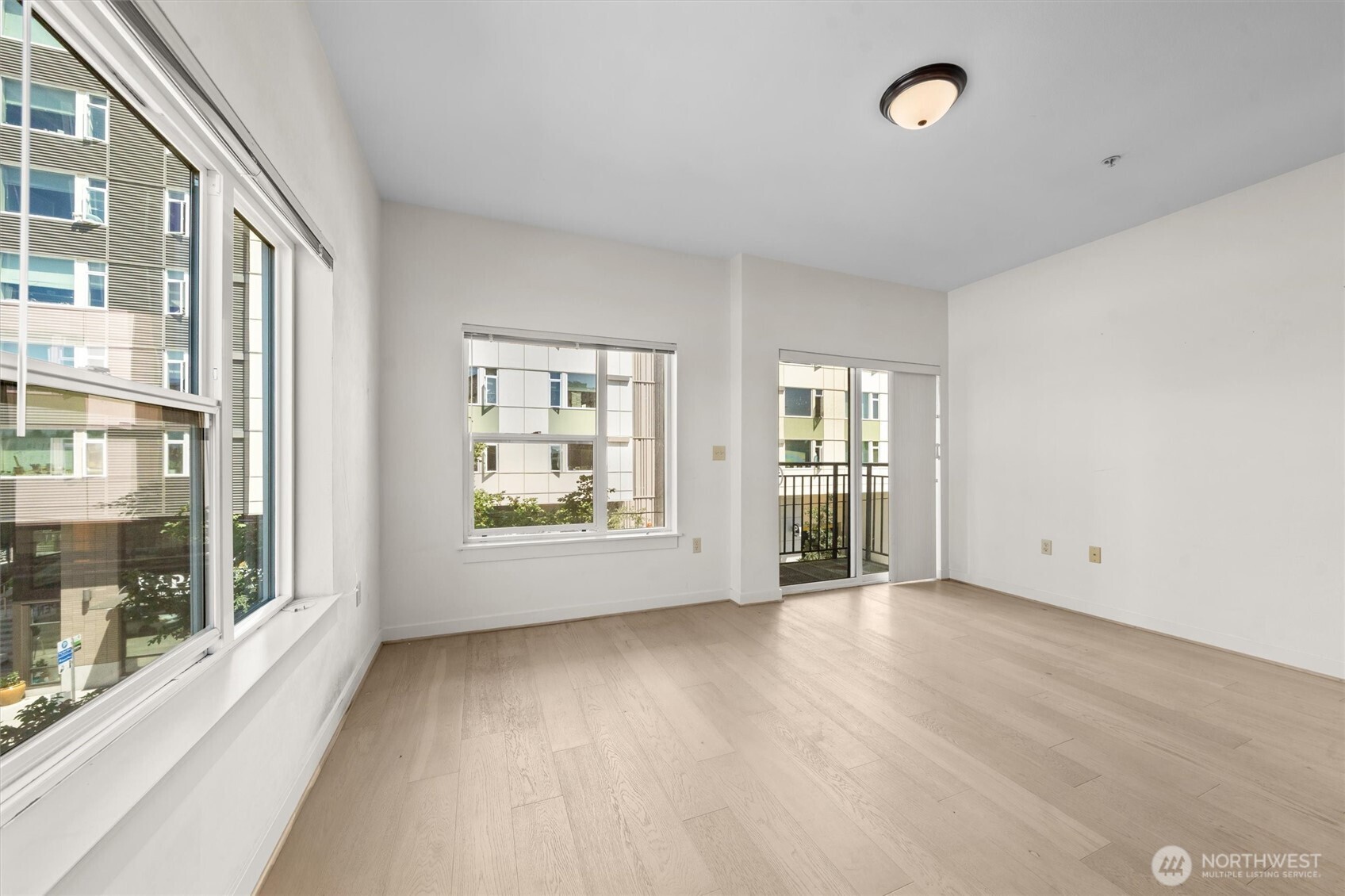 1026 Ne 65th Street C420 Property Photo 8
