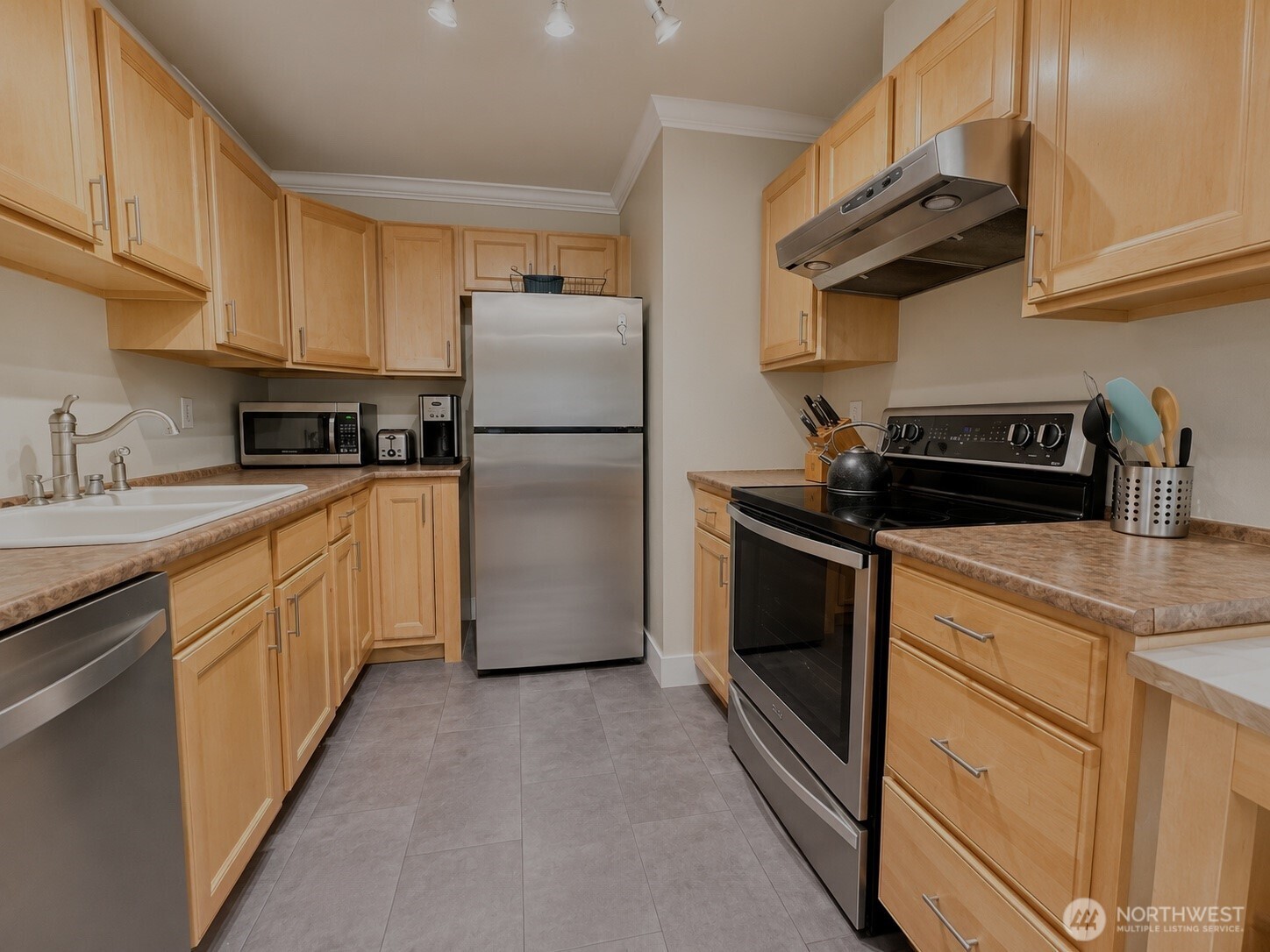 1001 N State Street 401 Property Photo 2