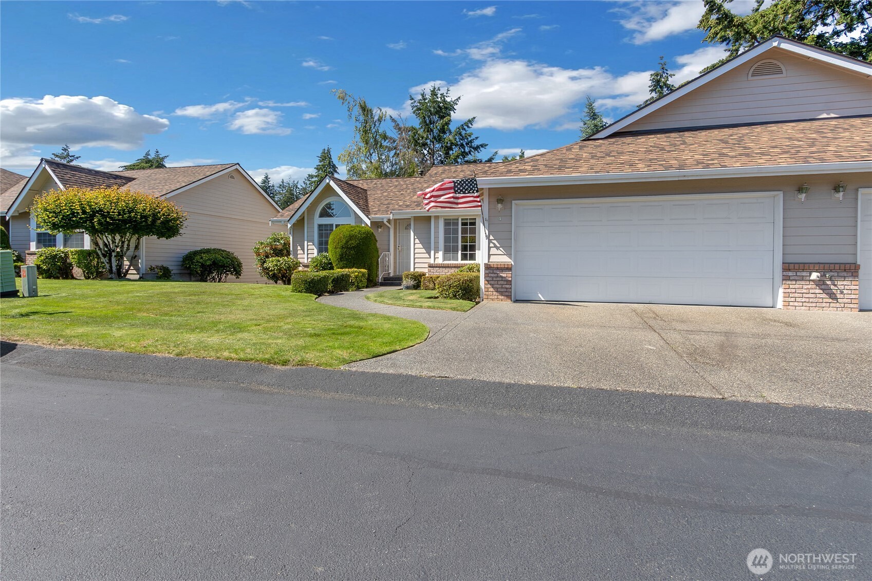 4 Lakewood Oaks Drive Property Photo 3