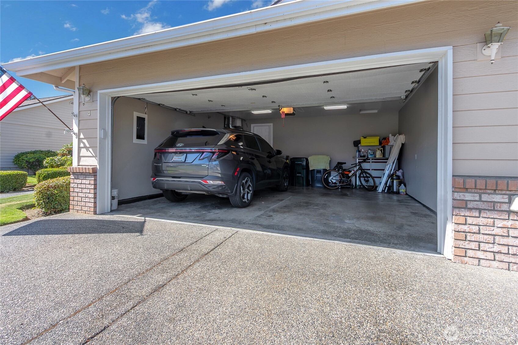 4 Lakewood Oaks Drive Property Photo 4
