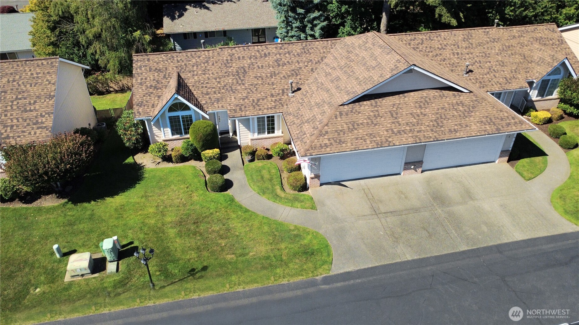 4 Lakewood Oaks Drive Property Photo 6