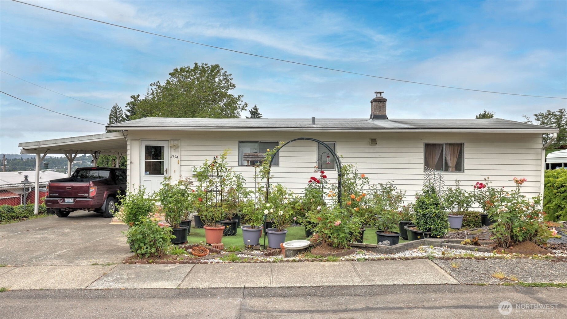 2194 Ne 8th Place Property Photo 2