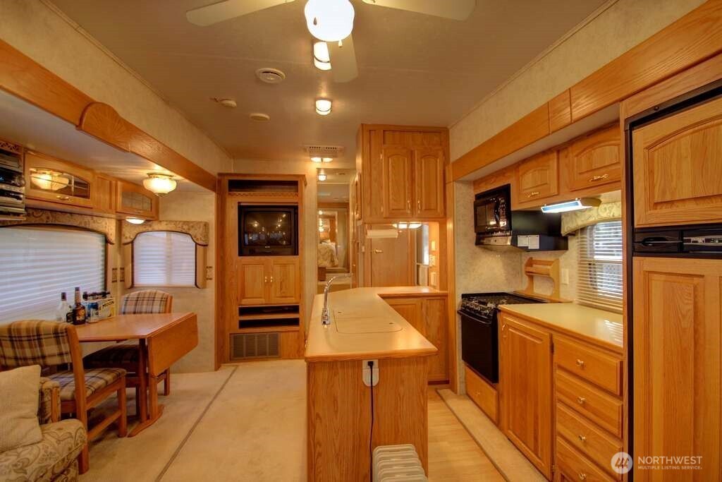 161 Christmas Tree Circle Property Photo 11