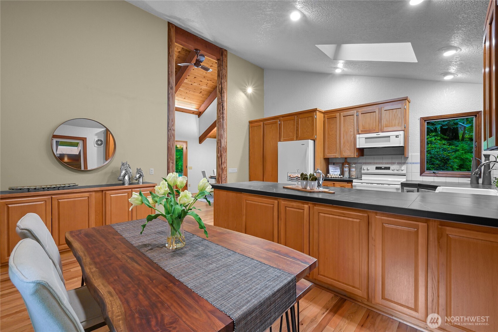 5009 Samish Way Property Photo 6