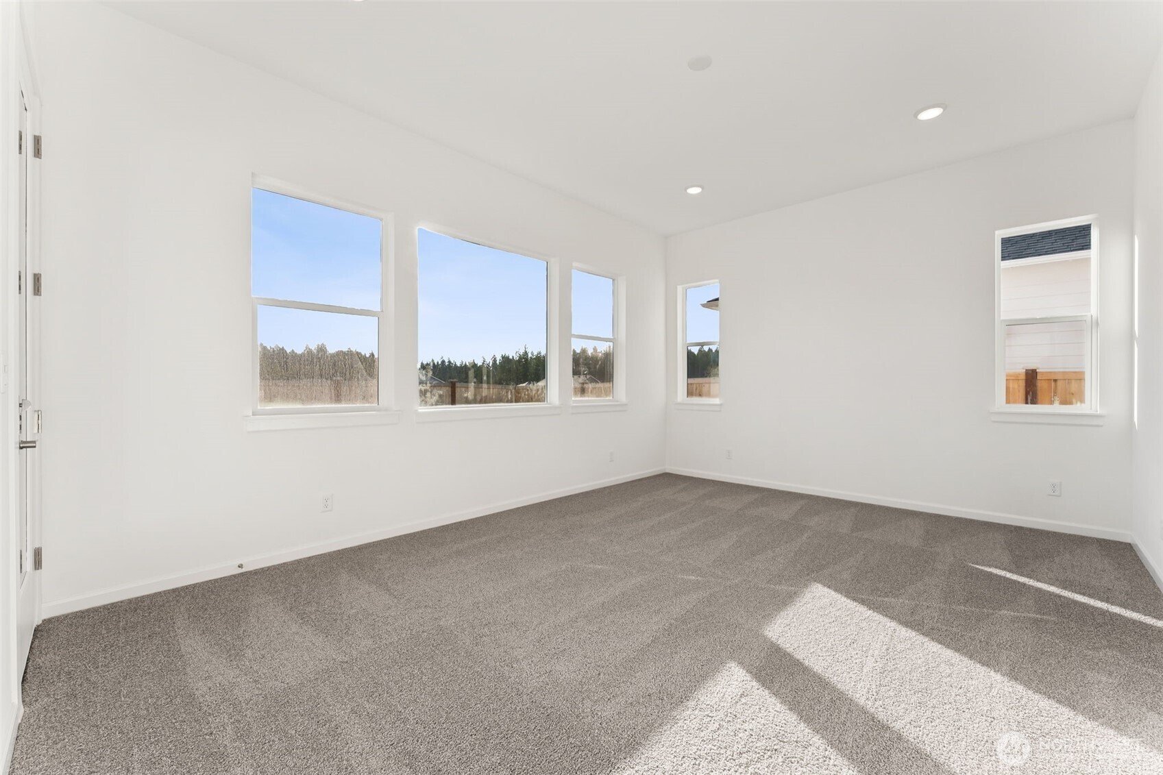 5811 Thornhill Avenue 300 Property Photo 8