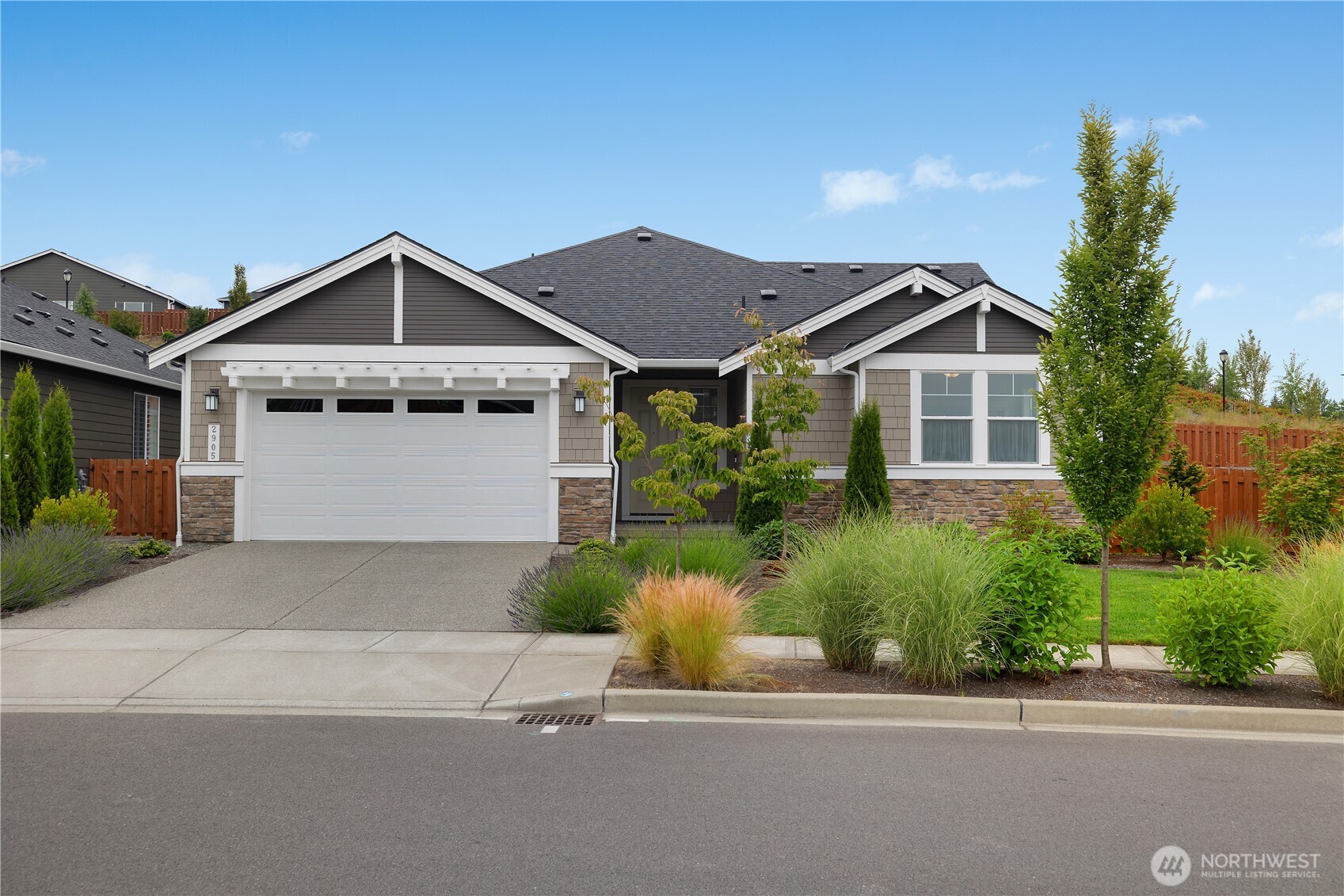 2905 Arrowroot Loop Property Photo 1