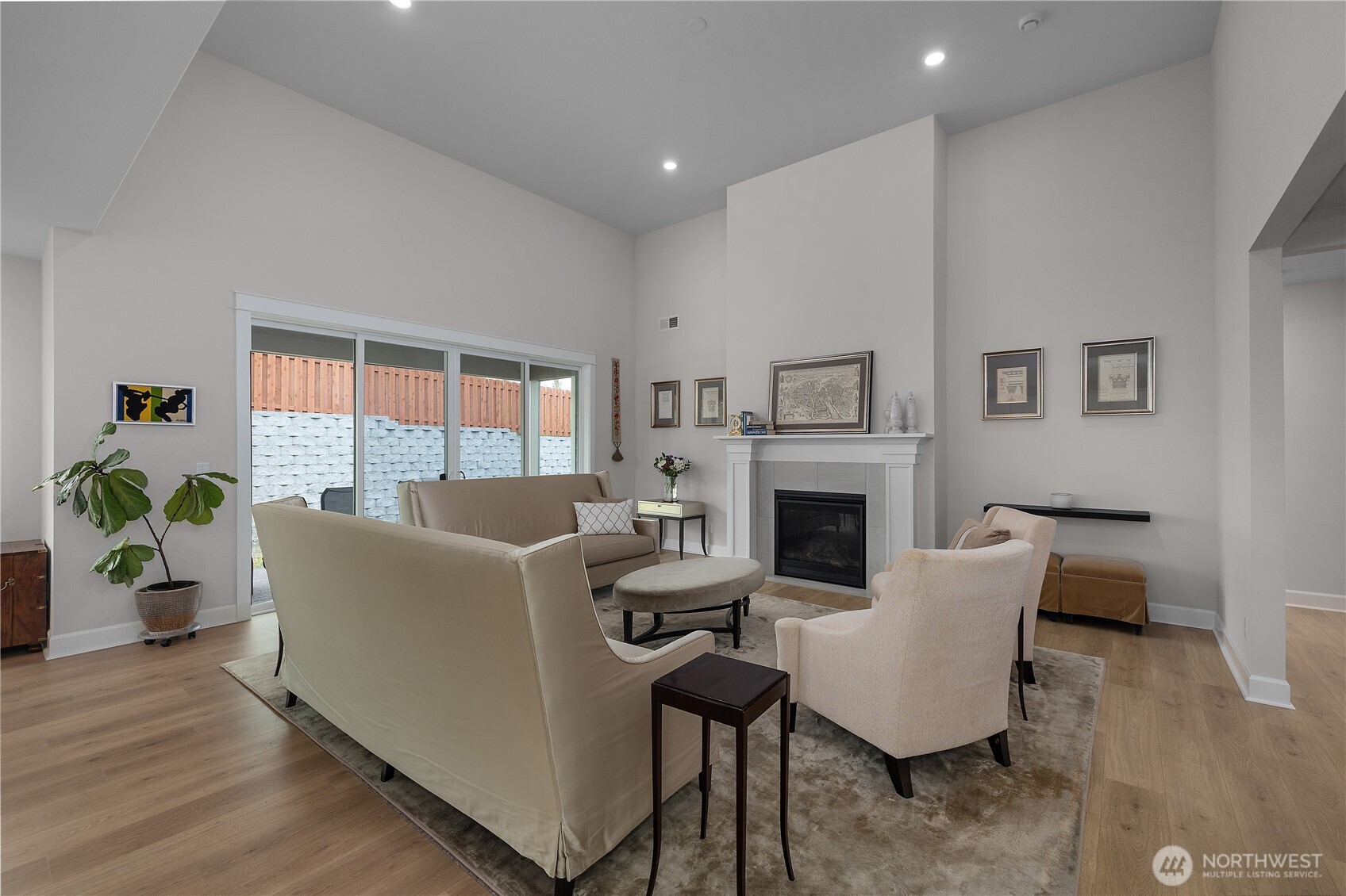 2905 Arrowroot Loop Property Photo 3