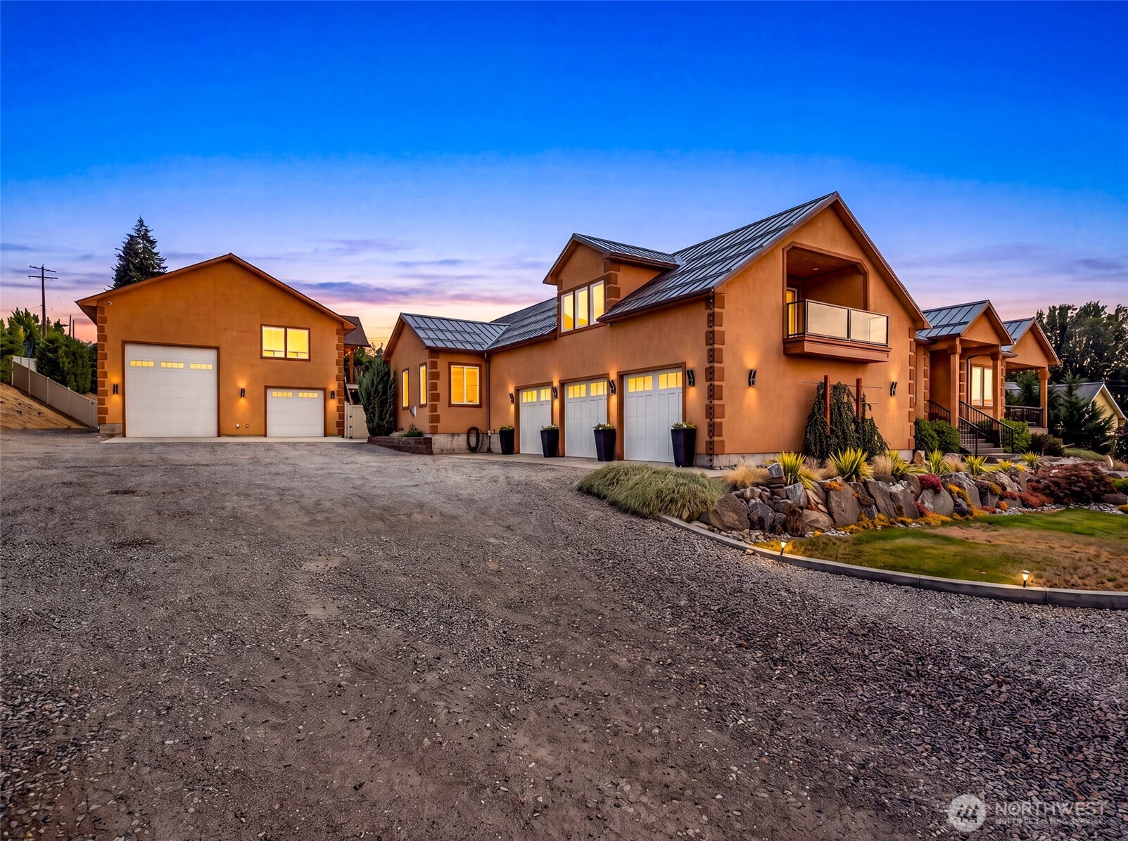 262 42nd Court Property Photo 4