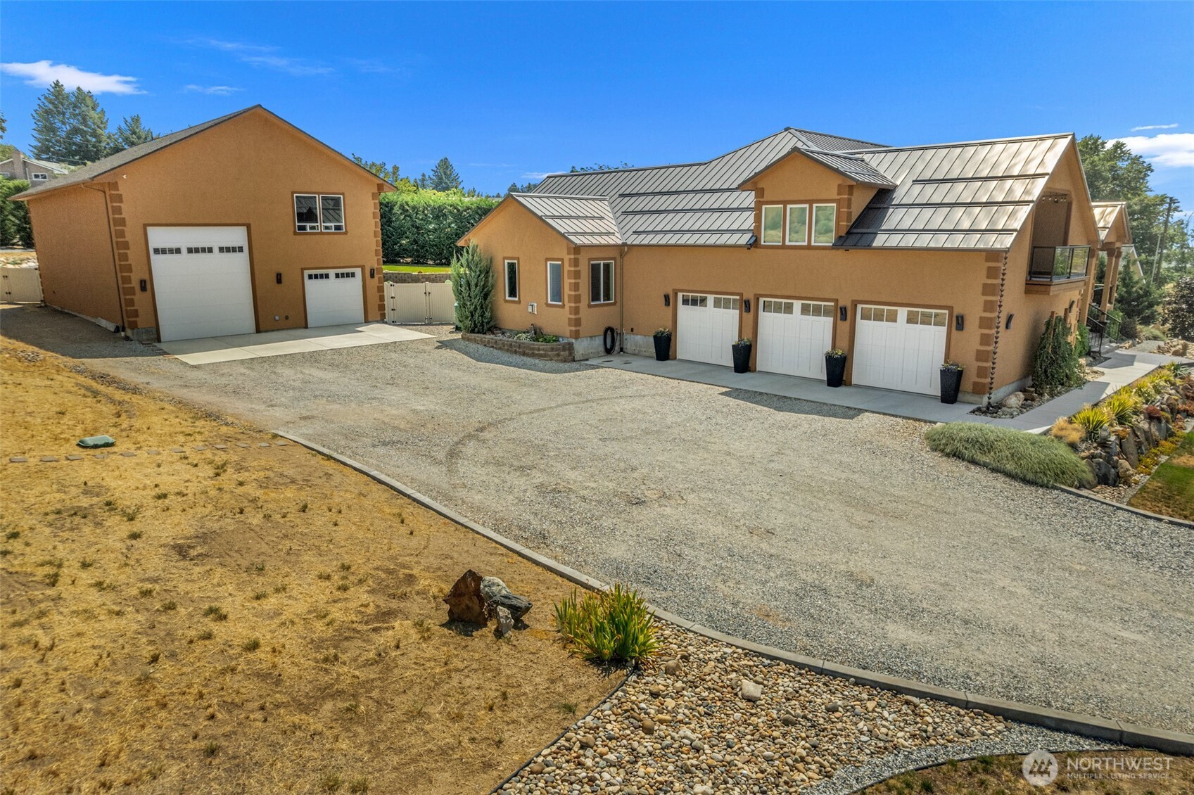 262 42nd Court Property Photo 7