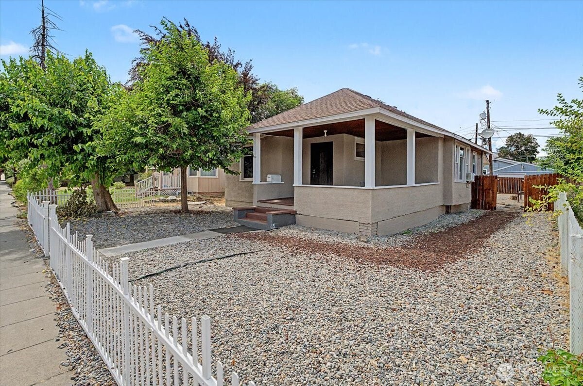 630 Kittitas St Property Photo 1