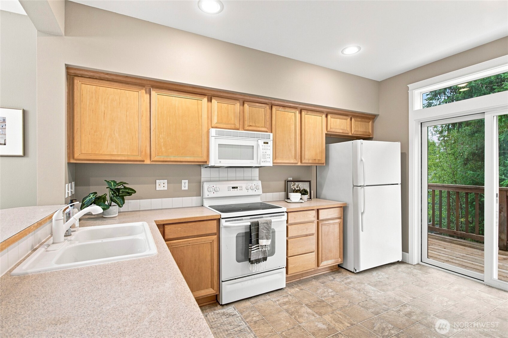 129 Birch Street Property Photo 6