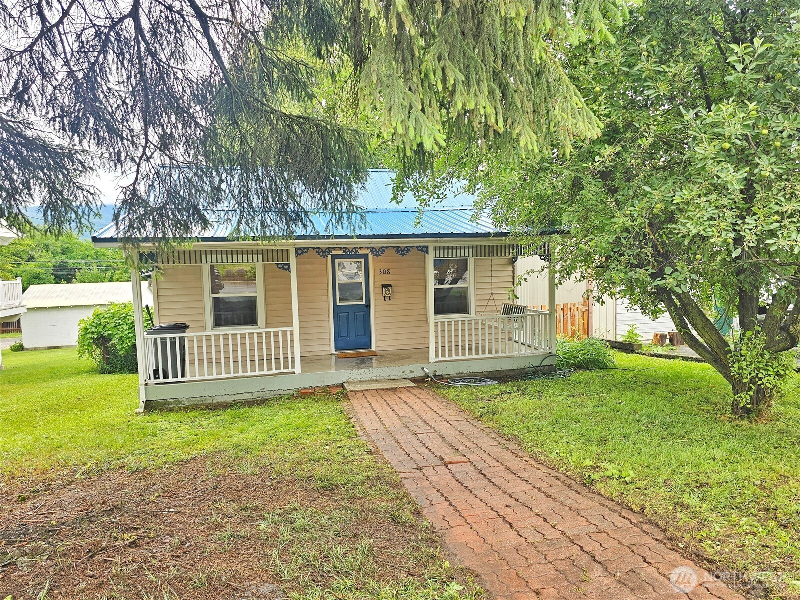 308 S Hofstetter Street Property Photo 1