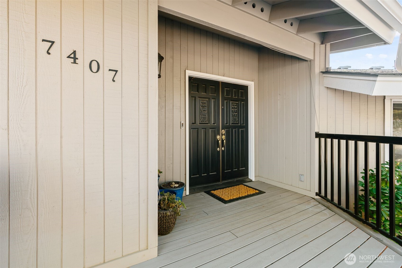 7407 Englewood Avenue Property Photo 7