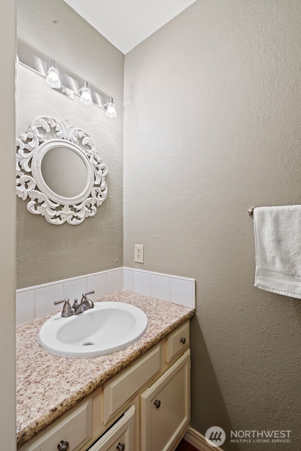 7407 Englewood Avenue Property Photo 18