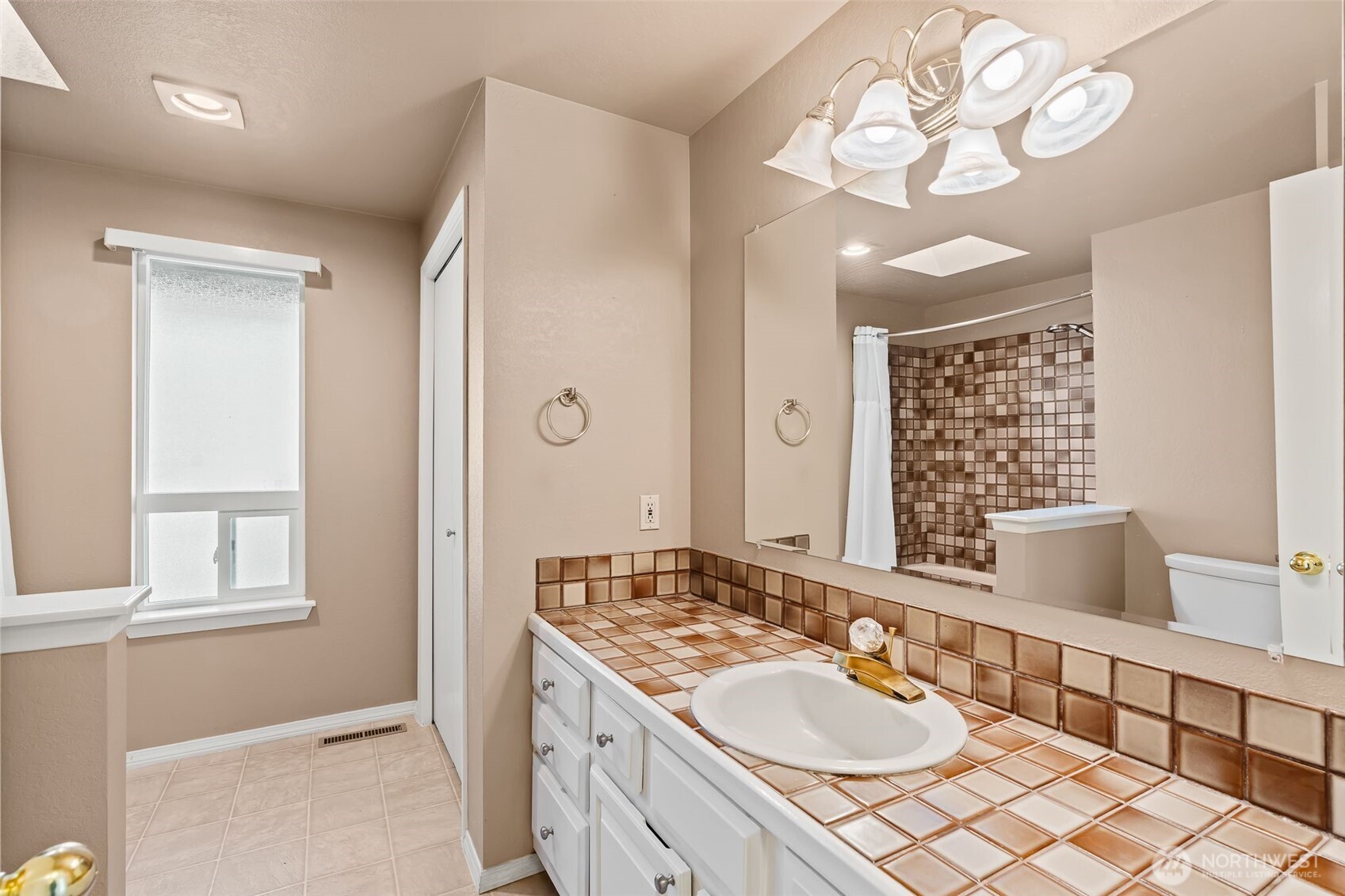 7407 Englewood Avenue Property Photo 31