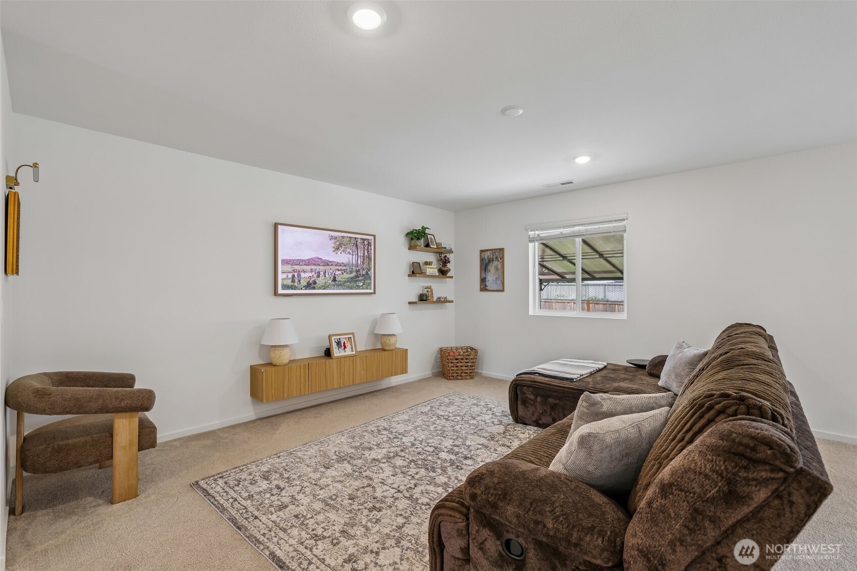 2027 Henderson Way Property Photo 8