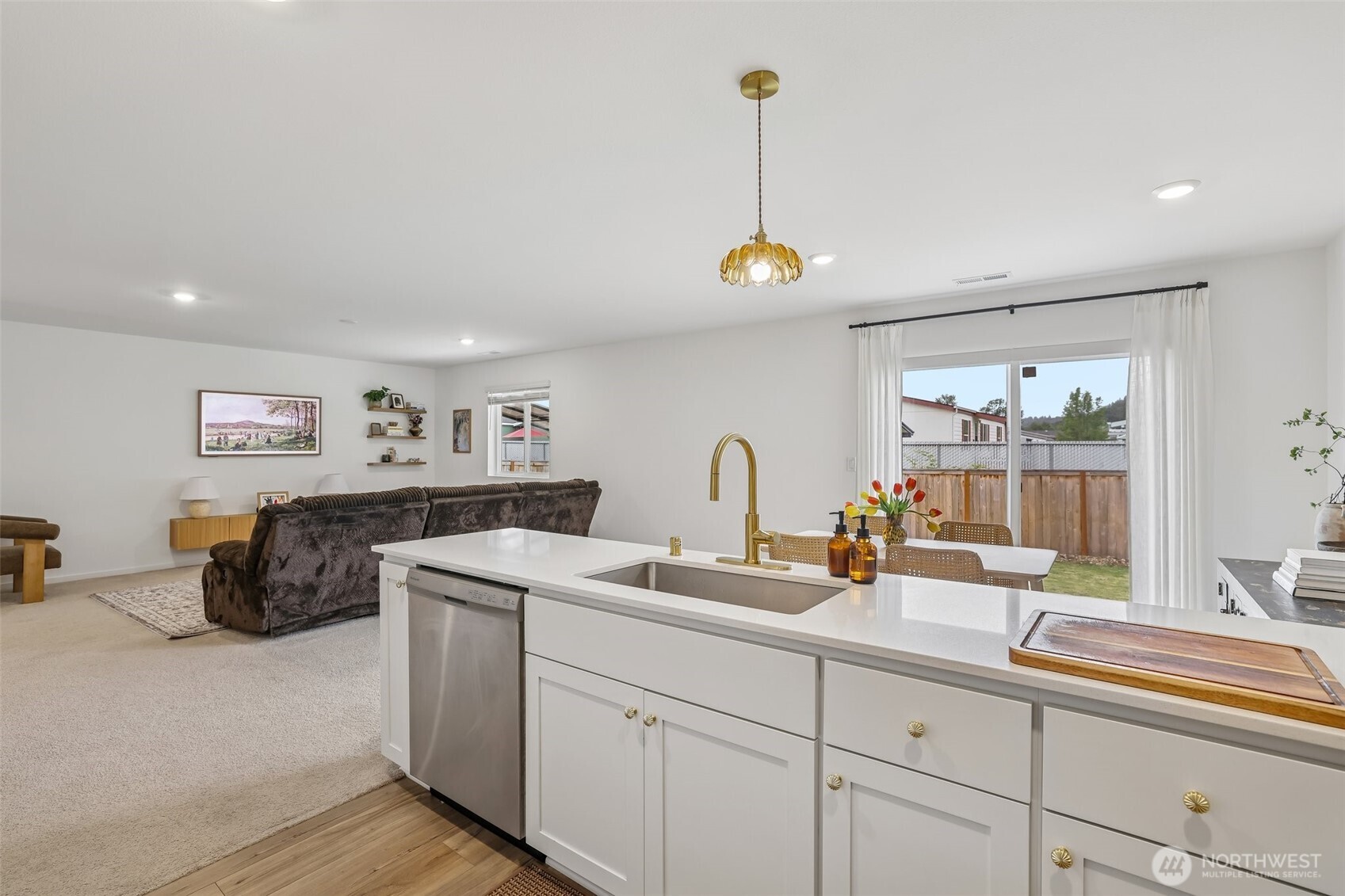 2027 Henderson Way Property Photo 11