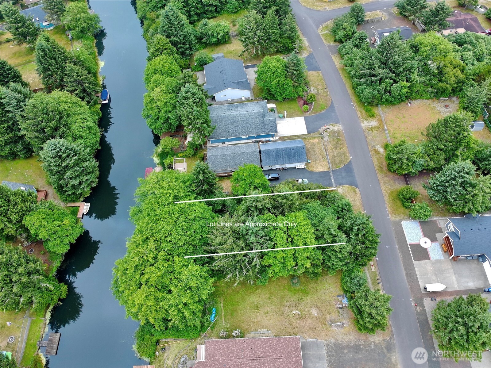 772 Island Circle Property Photo 16