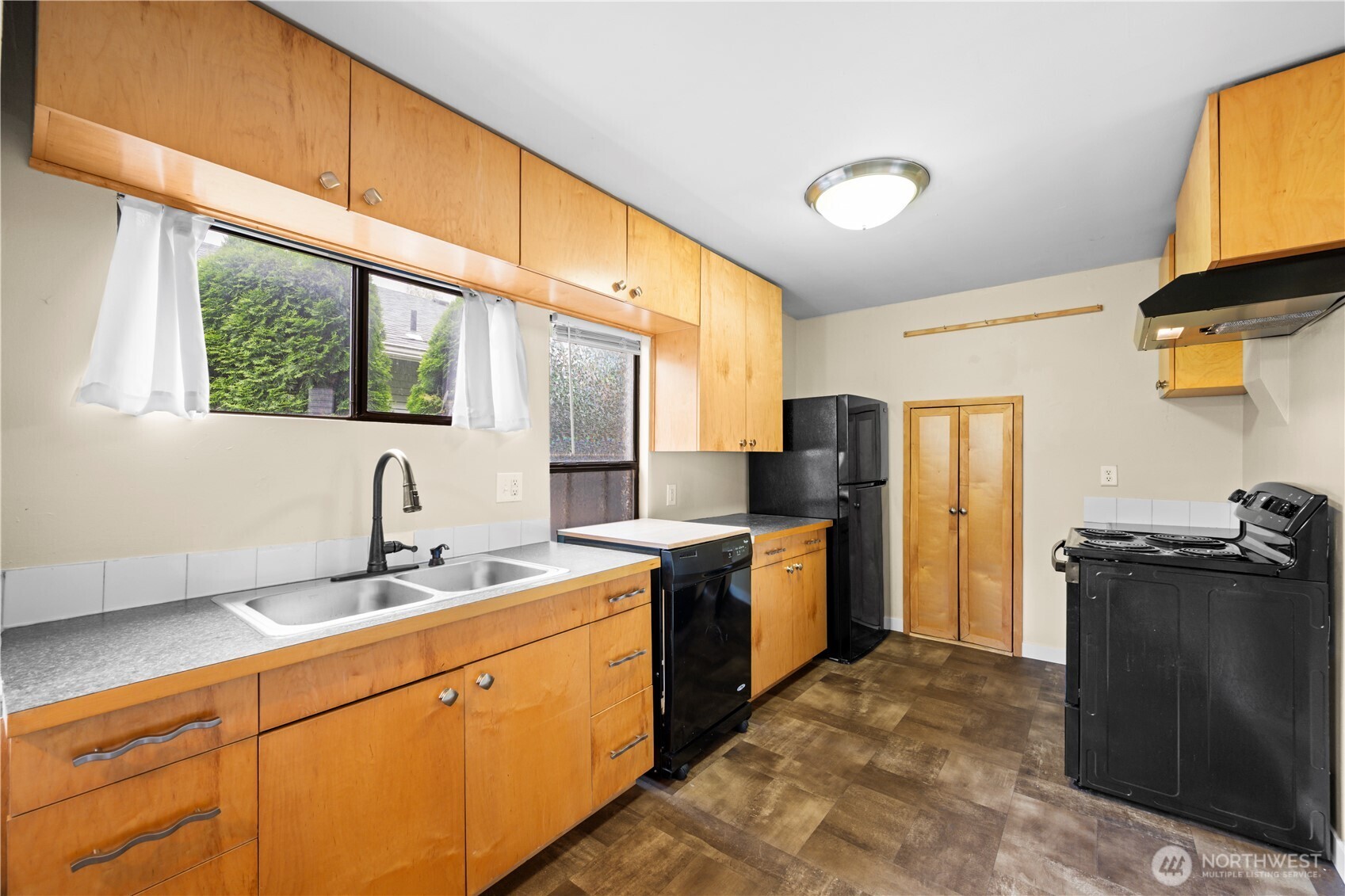 2410 State Street Property Photo 12