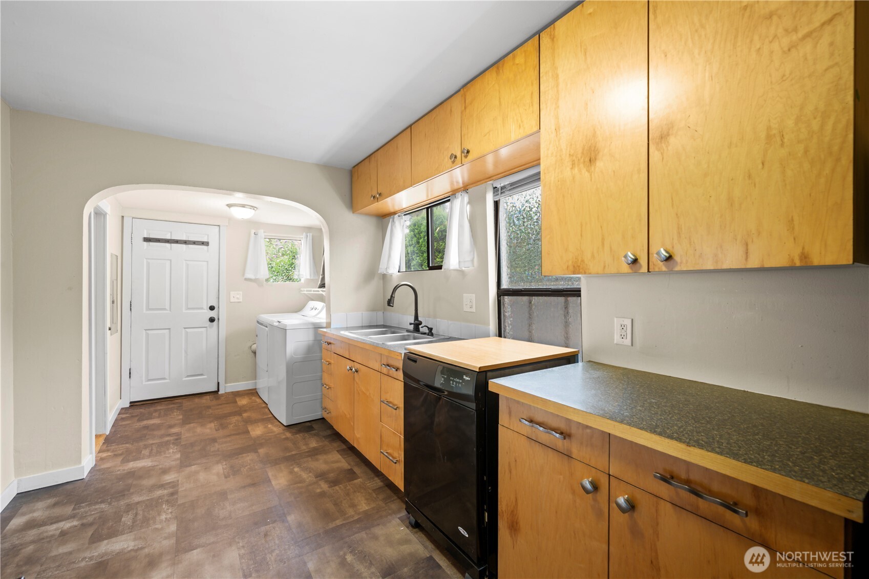 2410 State Street Property Photo 13