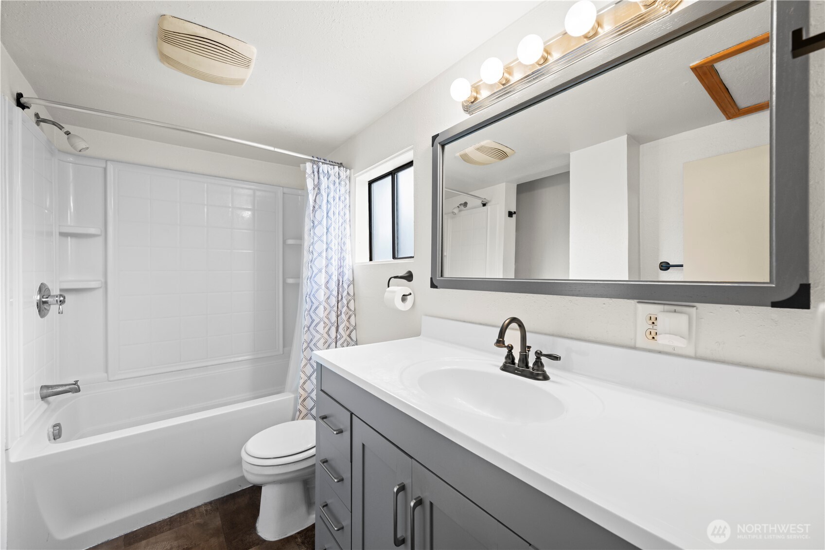 2410 State Street Property Photo 15