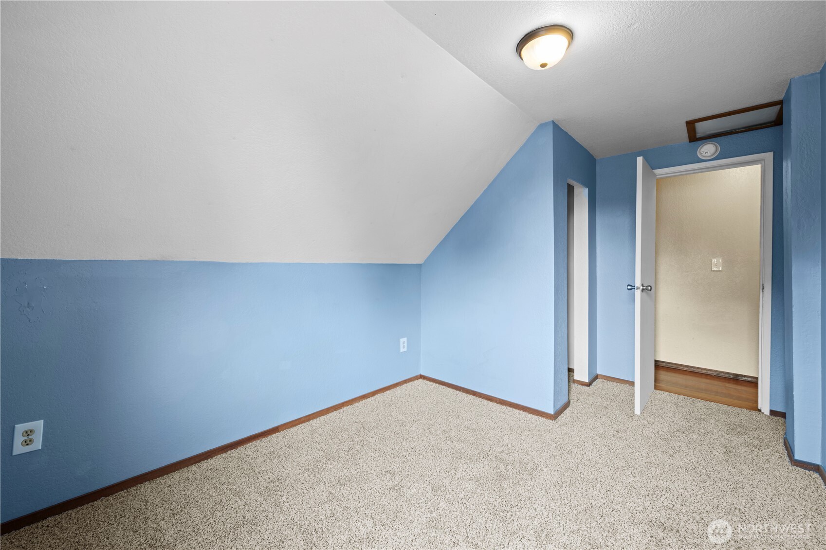 2410 State Street Property Photo 21