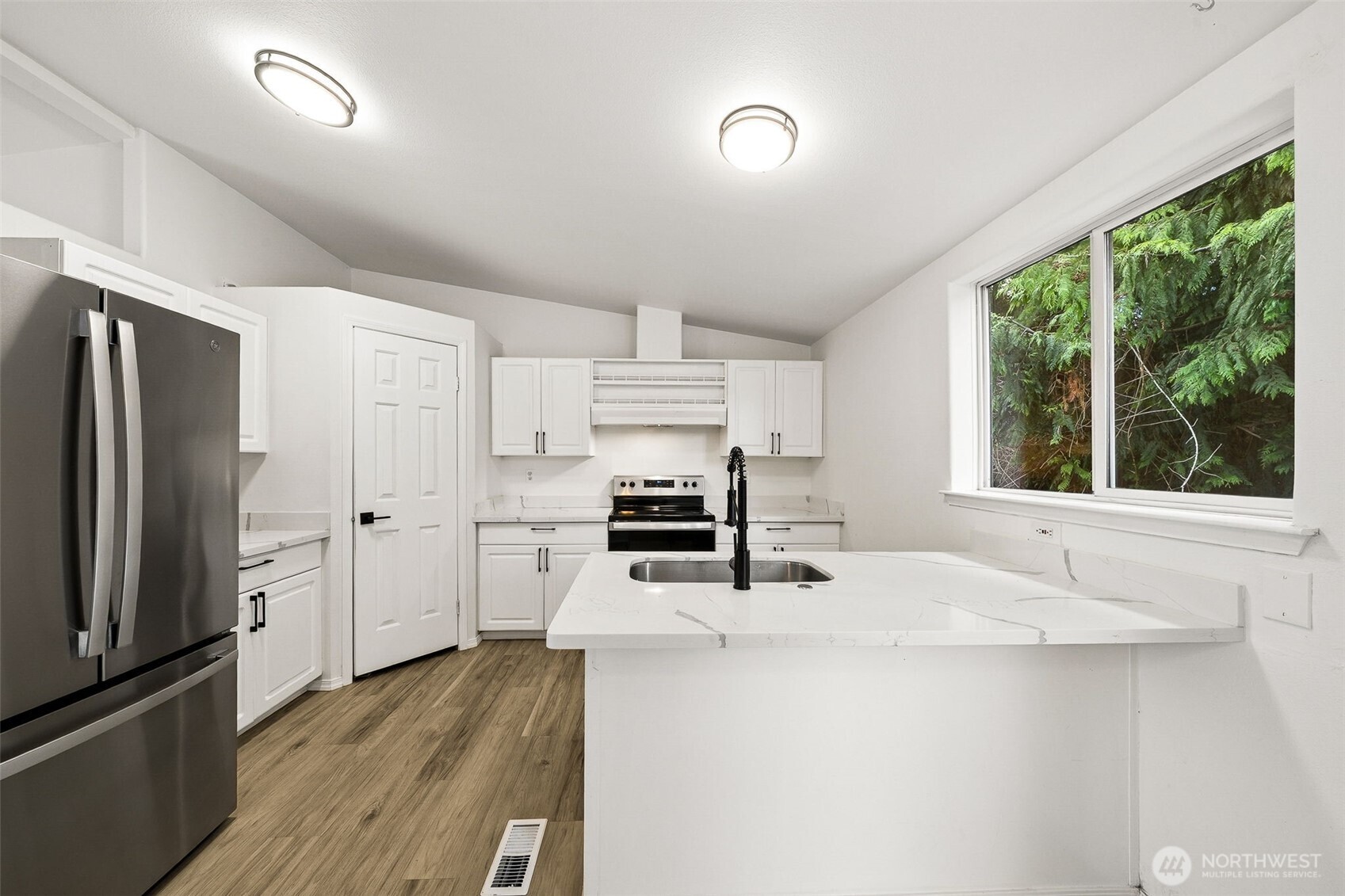 9421 21st Avenue Property Photo 9