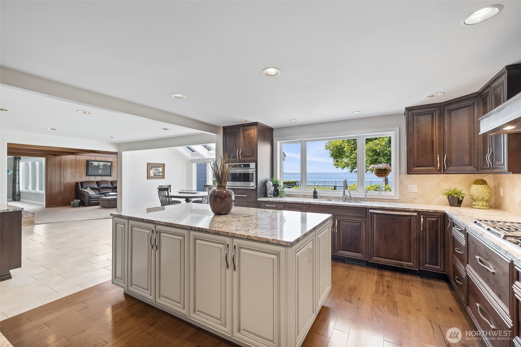 18141 Normandy Terrace Property Photo 3