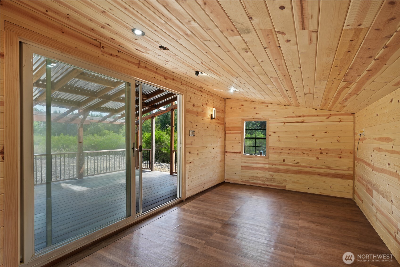 140 E Jared Road Property Photo 2
