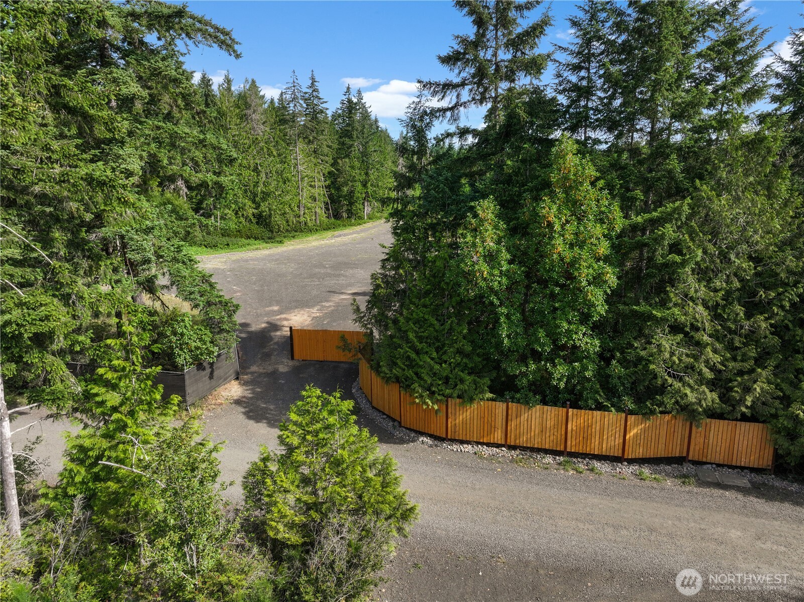 140 E Jared Road Property Photo 4