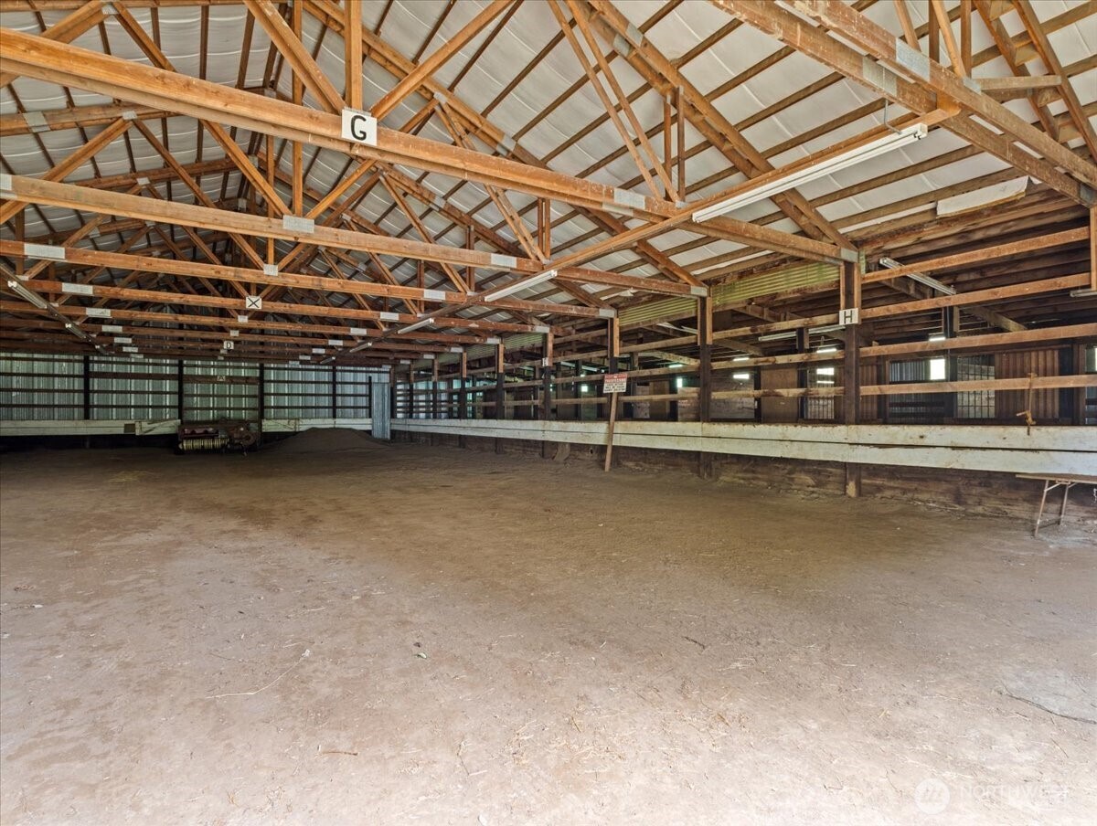 27214 Ne Robinson Property Photo 9