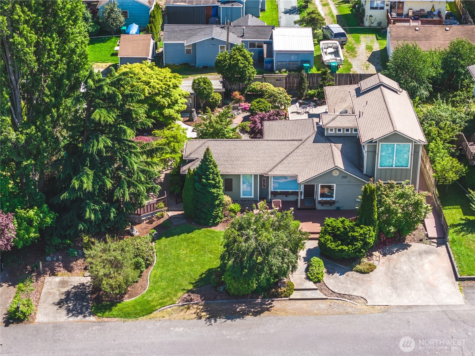 809 33rd Street Property Photo 2