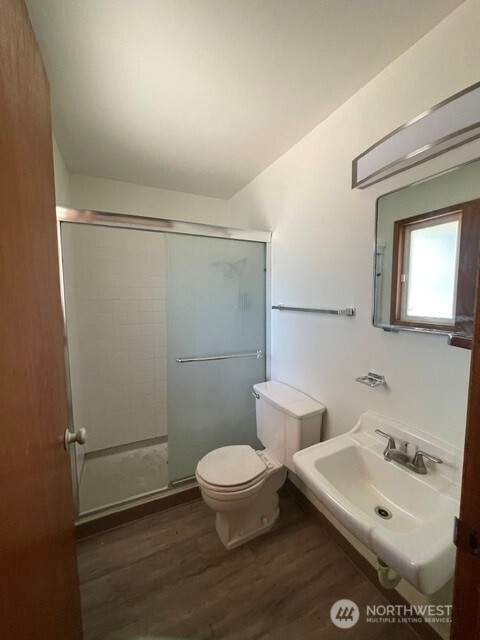 511 Castle Dr Street Property Photo 8