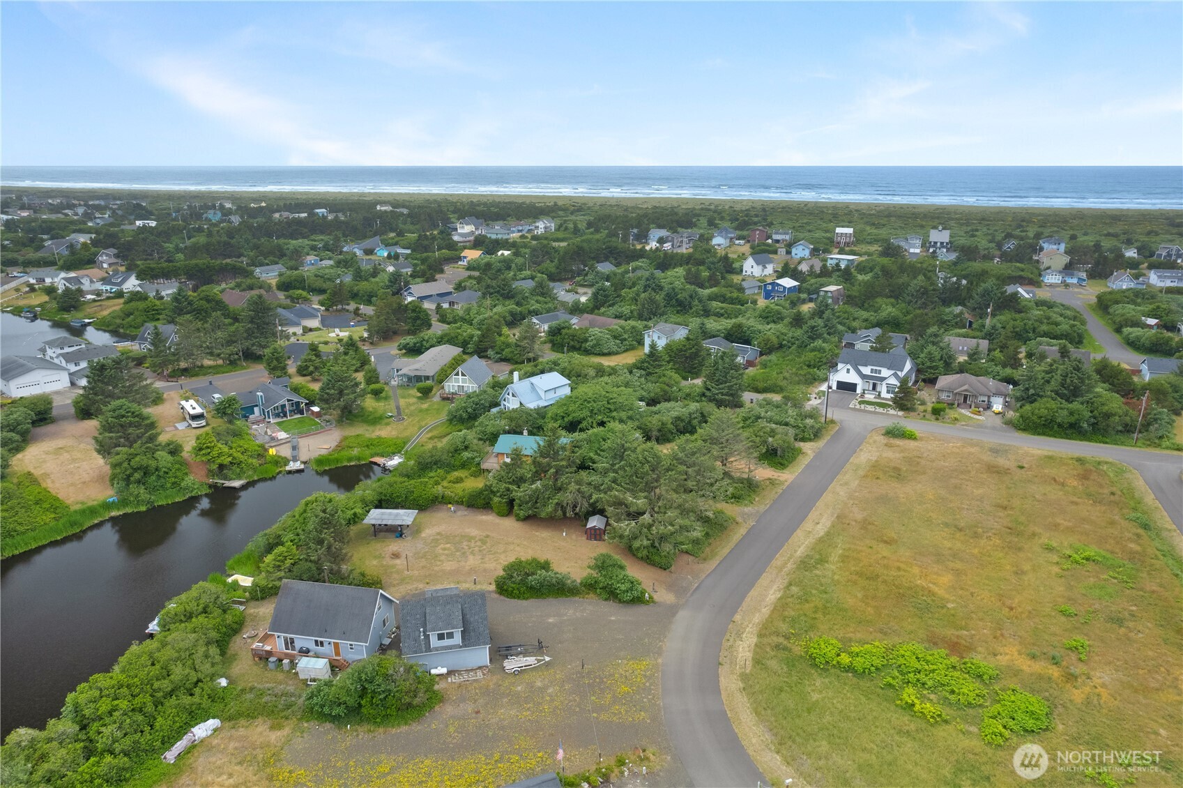 359 Geoduck Loop Property Photo 11