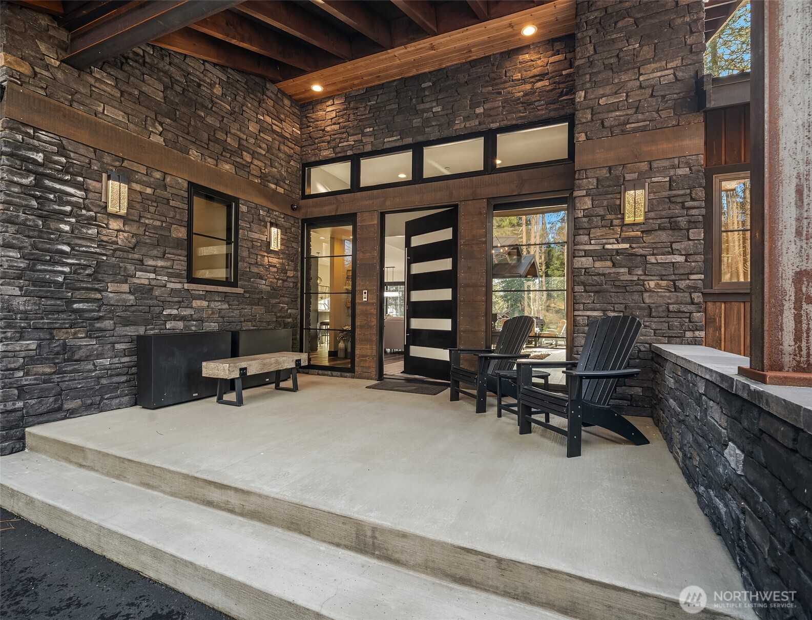 351 Steam Gin Loop Property Photo 2
