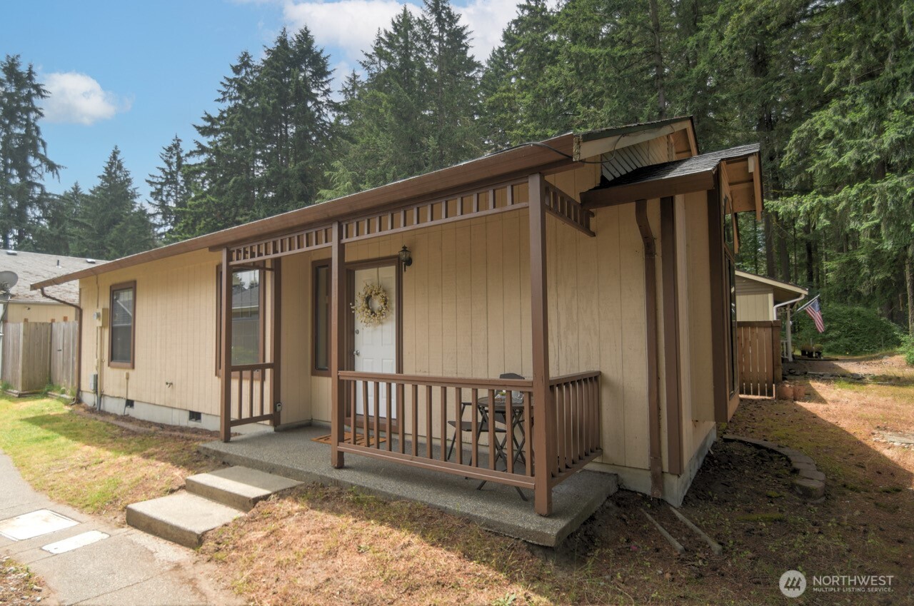 571 Malibu Drive Property Photo 1