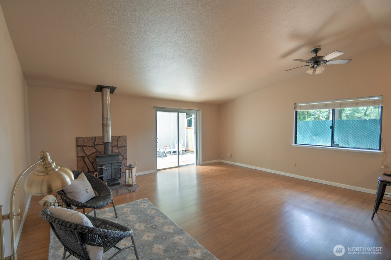 571 Malibu Drive Property Photo 3