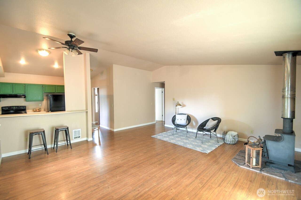 571 Malibu Drive Property Photo 5