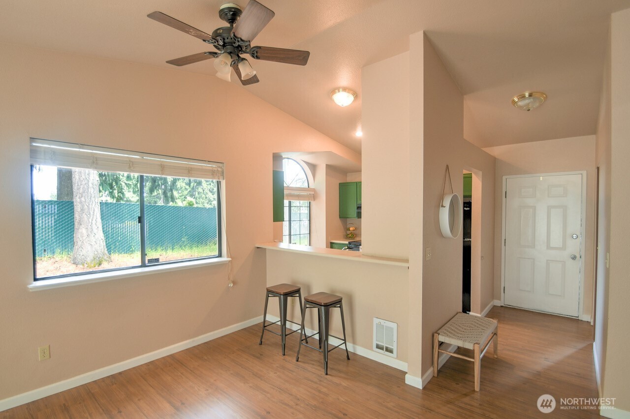 571 Malibu Drive Property Photo 6