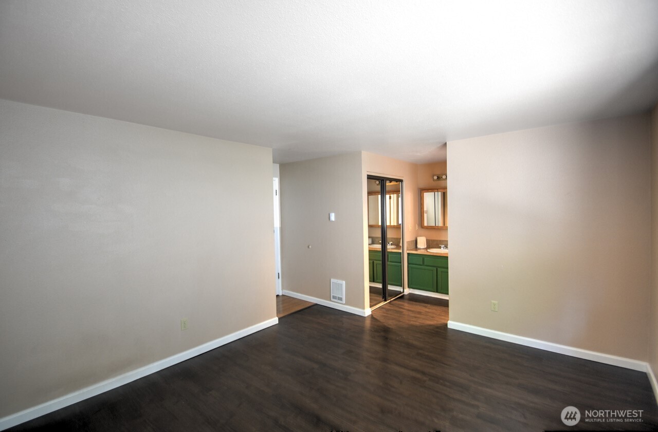 571 Malibu Drive Property Photo 10