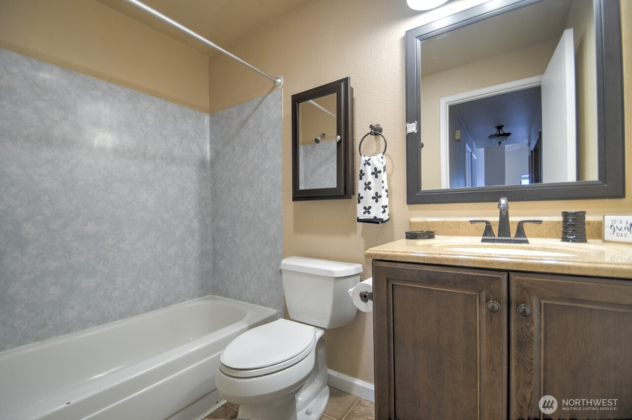 571 Malibu Drive Property Photo 16